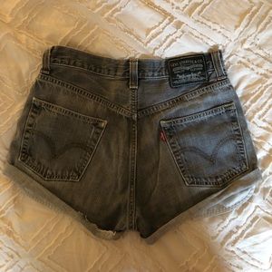 Women’s grey Levi’s shorts